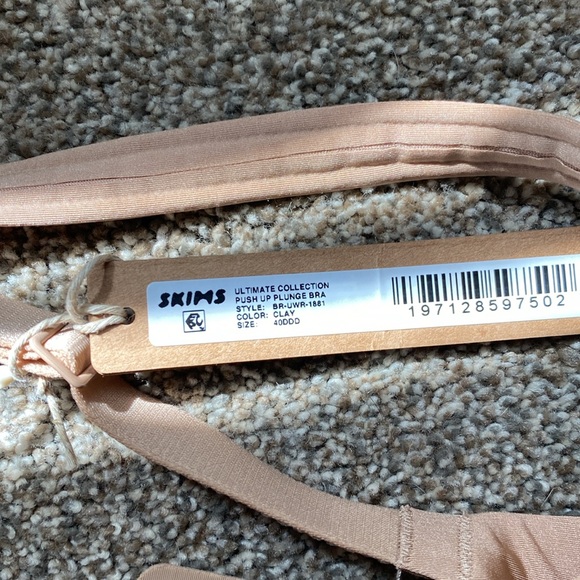 Skims Ultimate Collection Push-Up Plunge Bra - Picture 6 of 7